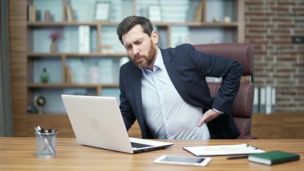 Overworked Tired Bearded Business Man Investor Severe Back Pain Hard — Vídeo de Stock