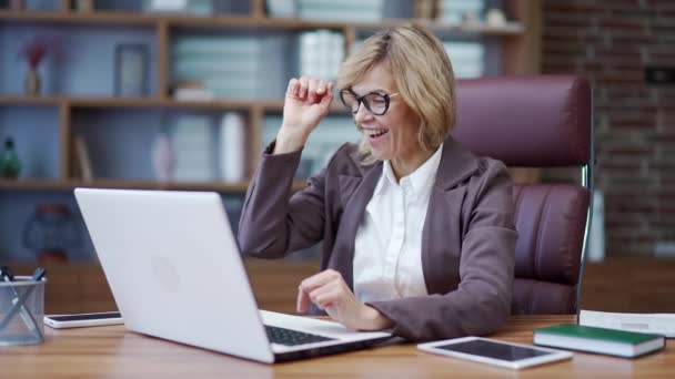 Happy Mature Businesswoman Finished Work Laptop While Sitting Desk Workplace — Stockvideo