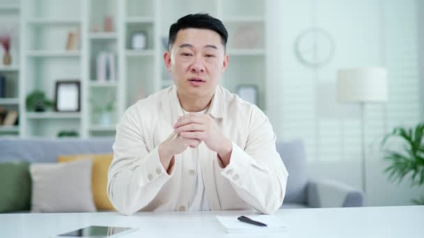 Pohled Kamery Asijský Muž Sledující Video Call Lekci Nebo Školení — Stock video