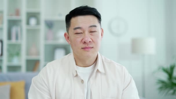Nahaufnahme Porträt Eines Lächelnden Asiatischen Geschäftsmannes Einem Hemd Home Office — Stockvideo