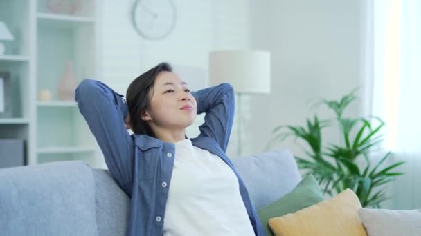 Gros Plan Une Jeune Femme Asiatique Adulte Relaxant Les Yeux — Video