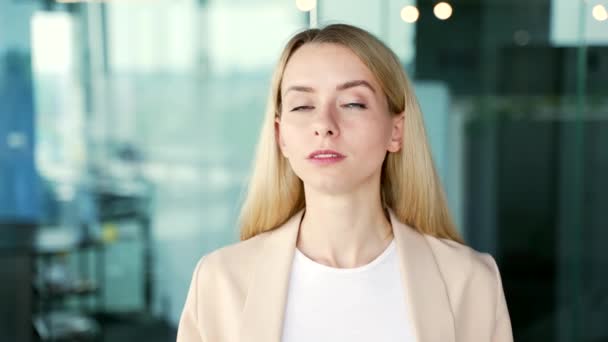 Close Portrait Young Confident Businesswoman Standing Modern Office Stylish Serious — Stock Video