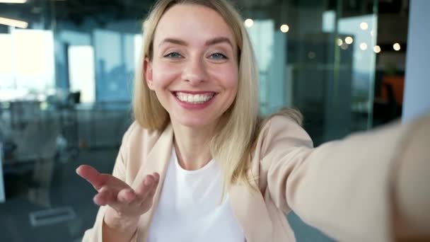 Vista Pov Webcam Uma Jovem Mulher Negócios Sorrindo Está Tendo — Vídeo de Stock