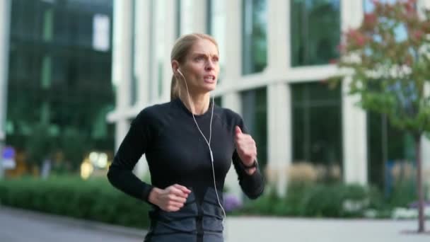 Female Runner Having Heart Attack Chest Pain Morning Run Park — Stock Video