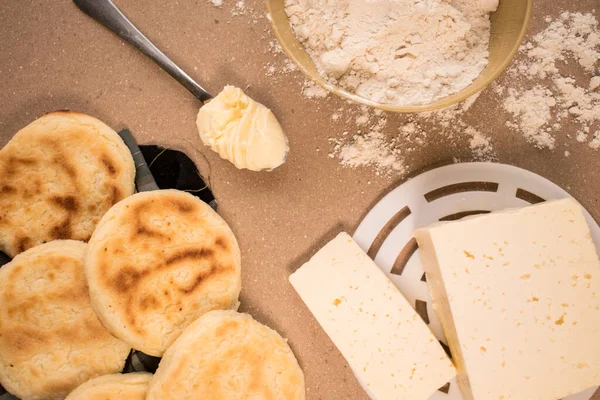 Peynir ve undan yapılan tuzlu 