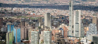 Bogota, Kolombiya 'daki yüksek binaların manzarası