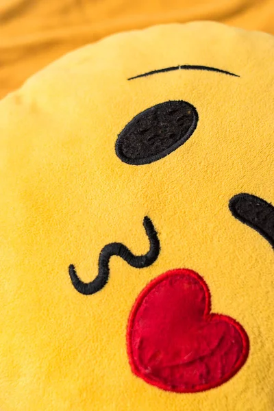 Almofada Emoji Amarelo Amor — Fotografia de Stock