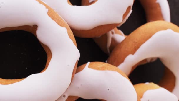 Κάθετη Βίντεο Του Χεριού Λήψη Ένα Γλυκό Κολομβιανό Ντόνατς Στο — Αρχείο Βίντεο
