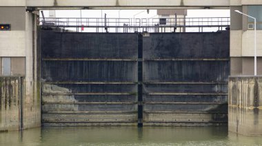 Tuna Nehri 'nin Su Çanı Kapısı