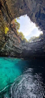 Yunanistan 'ın Kefalonia kentindeki Melissani Mağara Gölü 