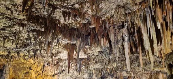 Yunanistan 'ın Kefalonia adasındaki Dragorati mağarası 