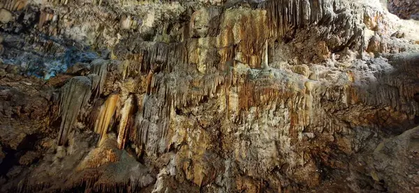 Yunanistan 'ın Kefalonia adasındaki Dragorati mağarası 