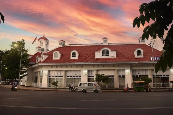 Vacker Solnedgång Över Gammal Byggnad Östra Java Indonesien — Stockfoto
