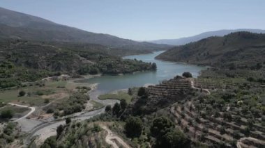 Beznar Barajı 'nın insansız hava aracı görüntüleri, Granada, İspanya