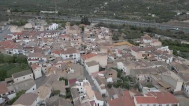İspanya, Granada 'daki Mondujar köyünün insansız hava aracı görüntüleri.