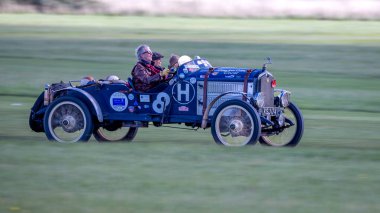 Old Warden, İngiltere 2 Ekim 2022: 1911 Curtiss 'Krit' Speedster çim pistinde hızla sürülüyor