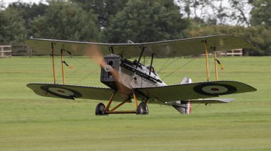 Old Warden, İngiltere - 2 Ekim 2022: Kraliyet Uçak Fabrikası S.E.5 taksileri