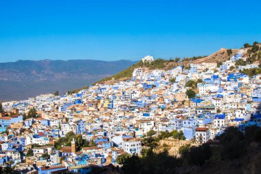 Chefchaouen, Fas 'ın pitoresk bir şehri olan Mavi İnci, geleneksel mavi evleriyle tanınır.