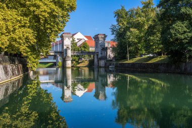 Ljubljanica Nehri manzarası, Ljubljana şehir merkezi. Slovenya