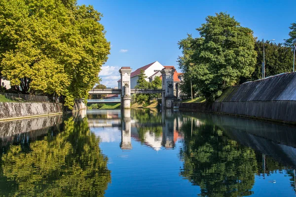 Θέα Του Ποταμού Λιουμπλιάνιτσα Στο Κέντρο Της Λιουμπλιάνα Σλοβενία — Φωτογραφία Αρχείου