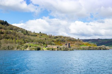 Urquhart Şatosu, İskoçya 'nın dağlık kesimlerinde Loch Ness' in yanında yer alan harabe bir kale.