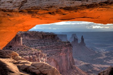 Glen Canyon Ulusal Dinlenme Bölgesi 'nde alışılmadık kayalar.