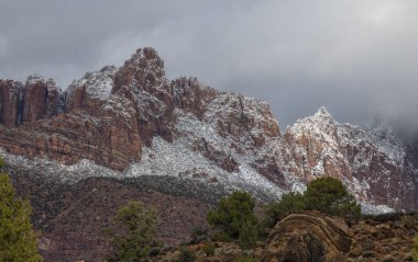 Utah 'taki Zion Ulusal Parkı' na taze kar yağdı.