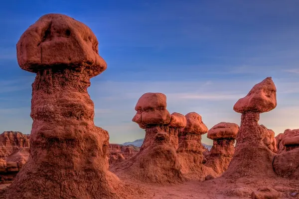 Cin Vadisi Eyalet Parkı, Utah 'ta gün batımında parlak renkler canlanıyor