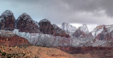Utah 'taki Zion Ulusal Parkı' na taze kar yağdı.