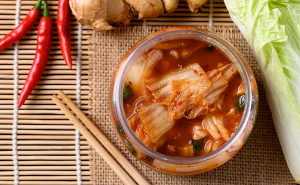 Kapusta Kimchi Misce Gotowa Spożycia Azjatyckie Sfermentowane Jedzenie Widok Góry — Zdjęcie stockowe