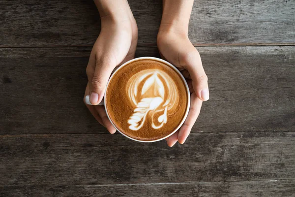 Latte Art Kaffee Mit Schwanenform Kaffeetasse Mit Der Hand Auf — Stockfoto