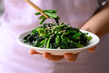 Kore ıspanak salatası (Sigeumchi namul), Kore mezesi