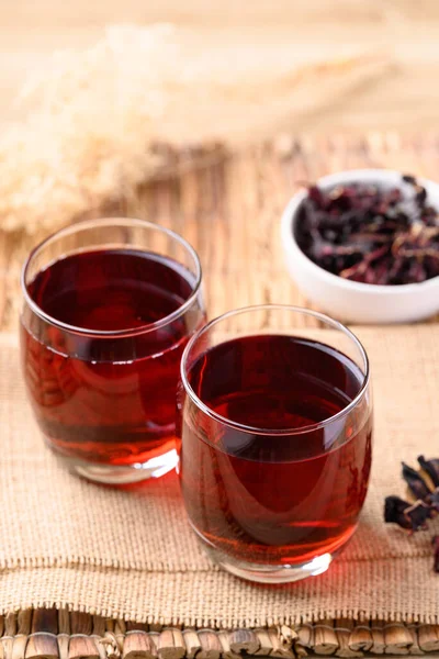 Τσάι Roselle Ποτήρι Αποξηραμένο Roselle Φυτικό Ποτό Για Μείωση Της — Φωτογραφία Αρχείου