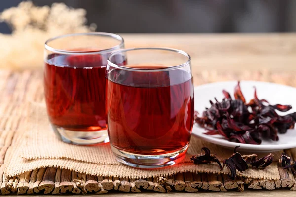 Τσάι Roselle Ποτήρι Αποξηραμένο Roselle Φυτικό Ποτό Για Μείωση Της — Φωτογραφία Αρχείου