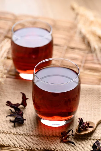 Чай Roselle Стакане Сушеной Розой Травяной Напиток Снижения Артериального Давления — стоковое фото