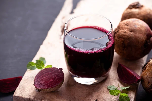 Fresh Beetroot Juice Glass Wooden Black Background Healthy Drink — Stock Photo, Image