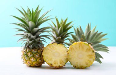 Yaz mevsiminde Tayland ananas meyvesi, tropik meyve