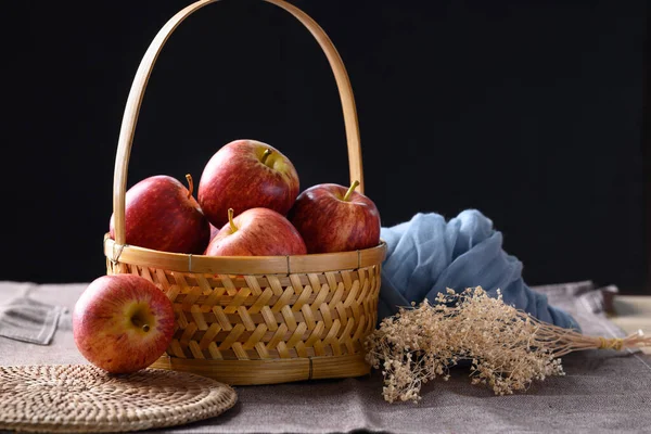 Red Apples Fruit Basket Black Background — Stock Photo, Image