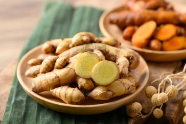 Taze zerdeçal beyazı ve sarı renk, Asya mutfağında baharat.