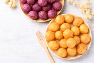 Kızarmış patates topları, Tayland sokak yemekleri, manzaralı.