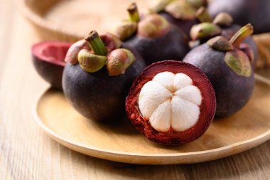 Mangosteen meyvesi yemeye hazır, tropikal meyve