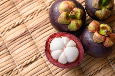 Mangosteen meyvesi yemeye hazır, tropikal meyve