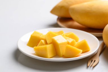 Tayland mango meyvesi (Nam Dok Mai), yaz mevsiminde tropik meyve