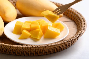 Tayland mango meyvesi (Nam Dok Mai), yaz mevsiminde tropik meyve