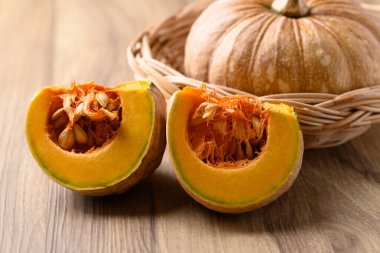 Ahşap zemin üzerinde organik Tayland balkabağı, yiyecek malzemesi