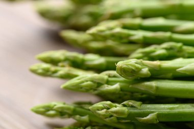 Organik kuşkonmaz, baharda yeşil sebze, Helathy besin maddesi.