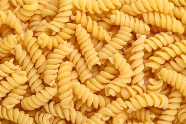 Çiğ fusilli makarna dokusu arka plan, gıda malzemesi