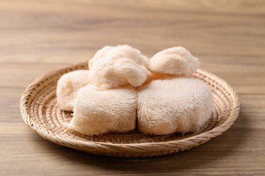 Aslan mantarı ya da Yamabushitake mantarı.