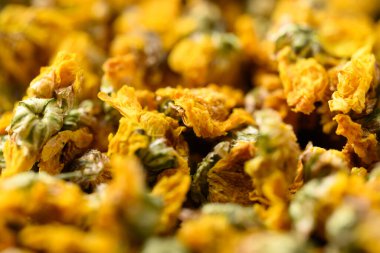 Kurutulmuş kasımpatı çiçeği çayı arka planı, sağlıklı bitki çayı.