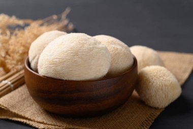 Aslan mantarı ya da Yamabushitake mantarı.